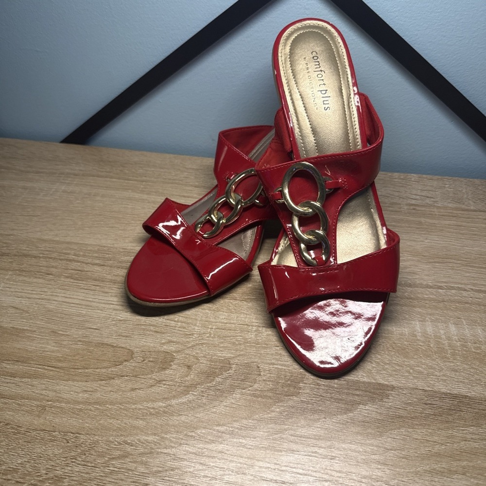 comfort plus by Predictions Red Patent Slingback Sandals with Gold Chain